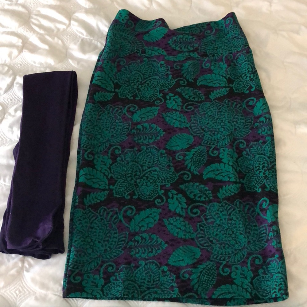 LuLaRoe Cassie Skirt with matching purple tights
